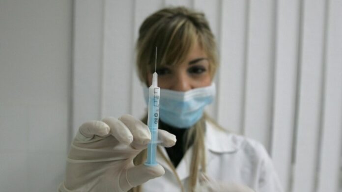 ΕΕ: Συμφωνία με Sanofi για 300 εκατ. δόσεις ενός «ασφαλούς και αποτελεσματικού» εμβολίου