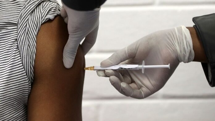 Covid-19 Ρωσία: Ξεκινούν οι εμβολιασμοί των πρώτων εθελοντών