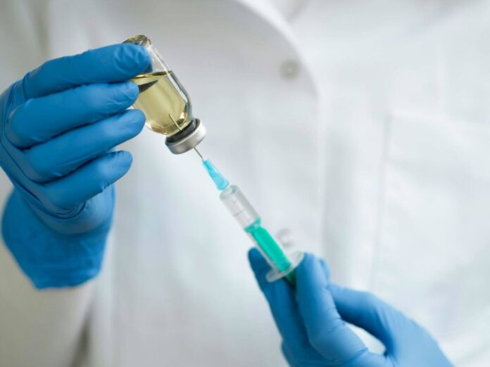 FDA: Έρχονται πιο αυστηροί κανόνες έκτακτης έγκρισης ενός εμβολίου COVID-19