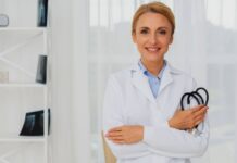 ΕΙΝΑΠ: «Εξετάσεις-κόφτης» πριν από την έναρξη της ειδικότητας