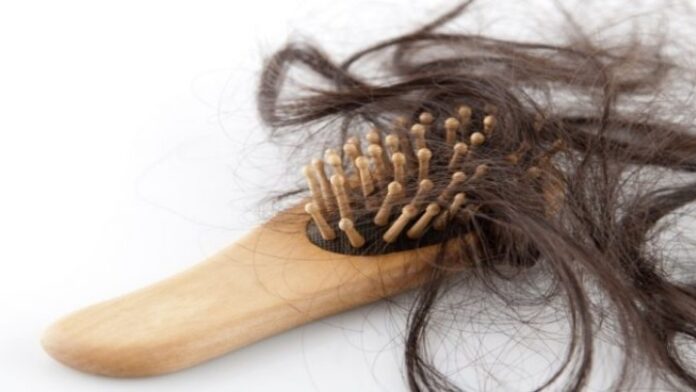 Γιατί χάνετε περισσότερα μαλλιά εν μέσω πανδημίας από ό,τι συνήθως