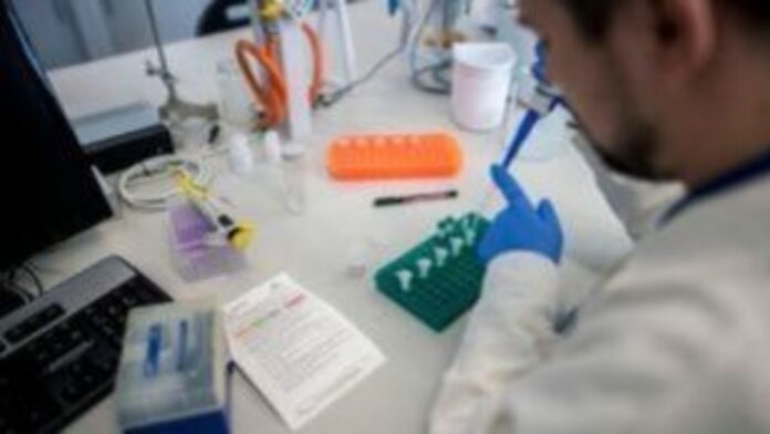 w15-111935s16160142farr ΕΚΠΑ: Η επαναμόλυση με SARS-CoV-2 και τα αναπάντητα ερωτήματα